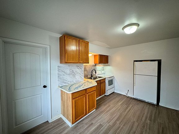 4th image of 3810 N Lidgerwood St #2