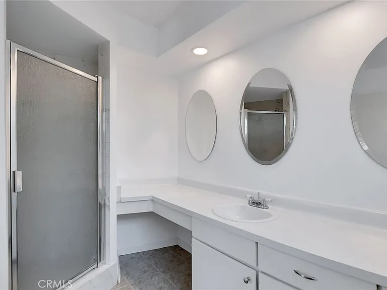 1015 E Walnut Ave — Photo 30