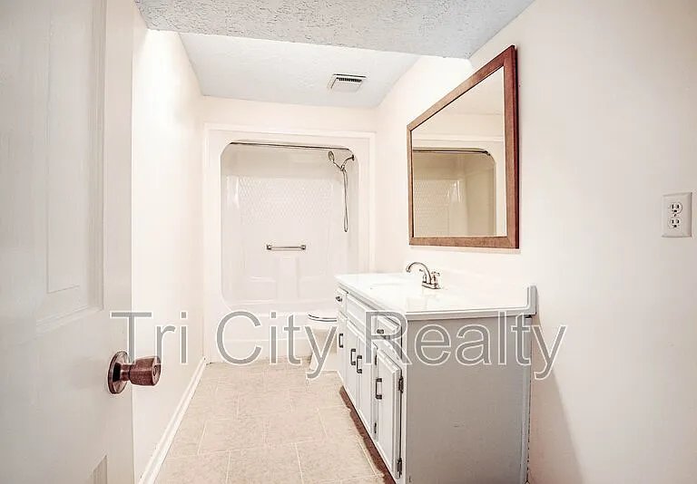 630 Hawthorne Pl — Photo 45
