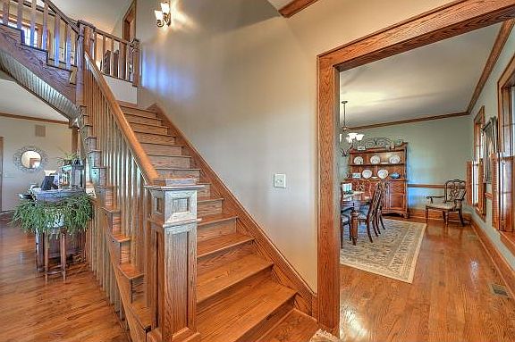 3rd image of 3400 Berkshire Cir
