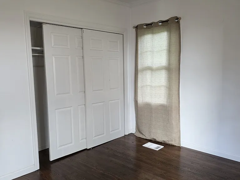 3404 Mohegan Ave — Photo 14