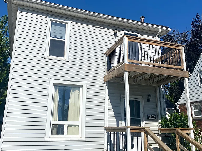 104 Queen St N #MAIN FLOOR — Photo 1