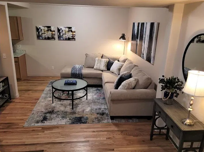 3 bed, 2.5 bath, 1810 sqft, $3,800 — Photo 2