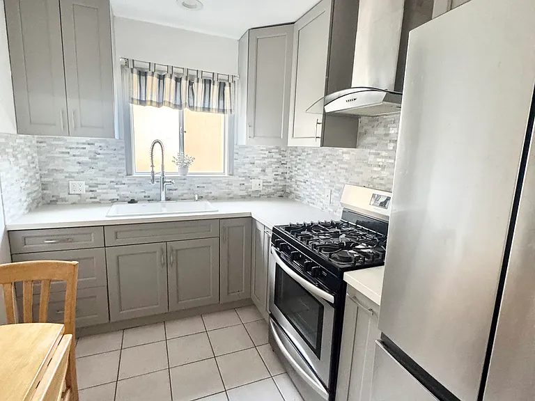 1751 Winona Blvd #6 — Photo 7