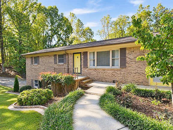 2nd image of 4800 Club View Dr