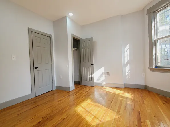 206 Myrtle Avenue image 2 of 6