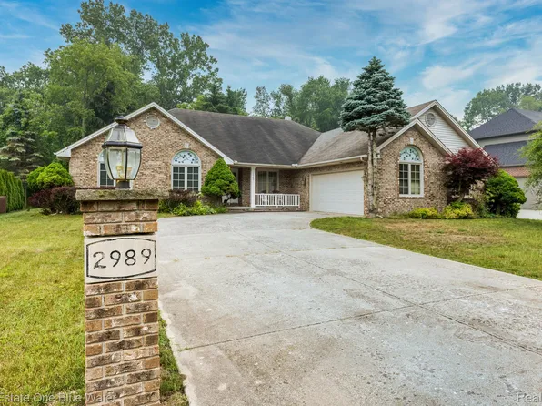 2989 Shorewood Blvd, Fort Gratiot, MI 48059