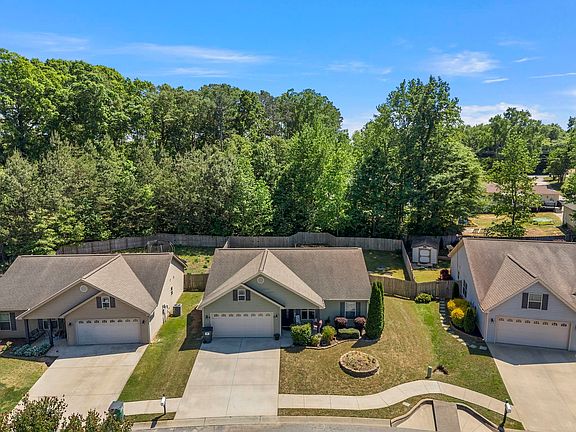 3rd image of 610 Chastine Dr