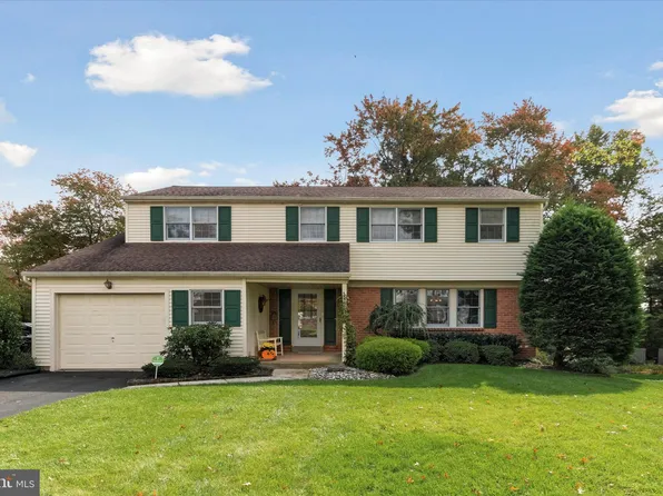 2014 Grey Horse Dr, Warrington, PA 18976