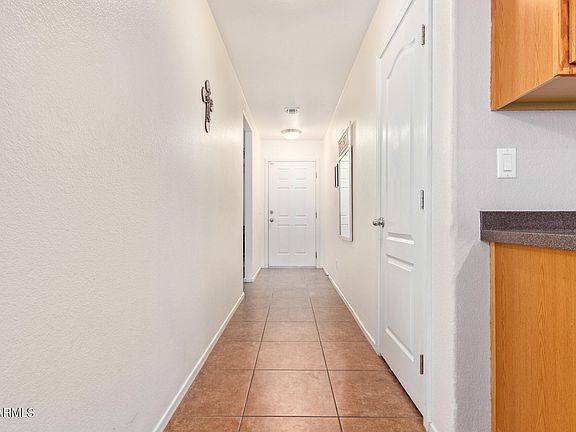 4th image of 1011 E KELSI Avenue