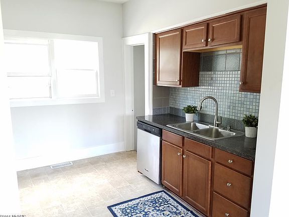 3rd image of 2145 Greenfield Ave SW