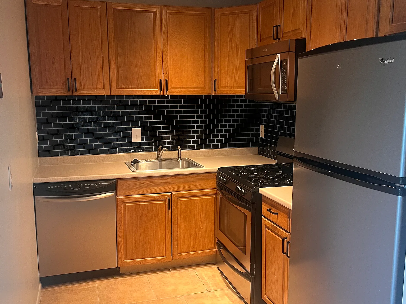 2 bed, 960 sqft, $1,900 — Photo 4