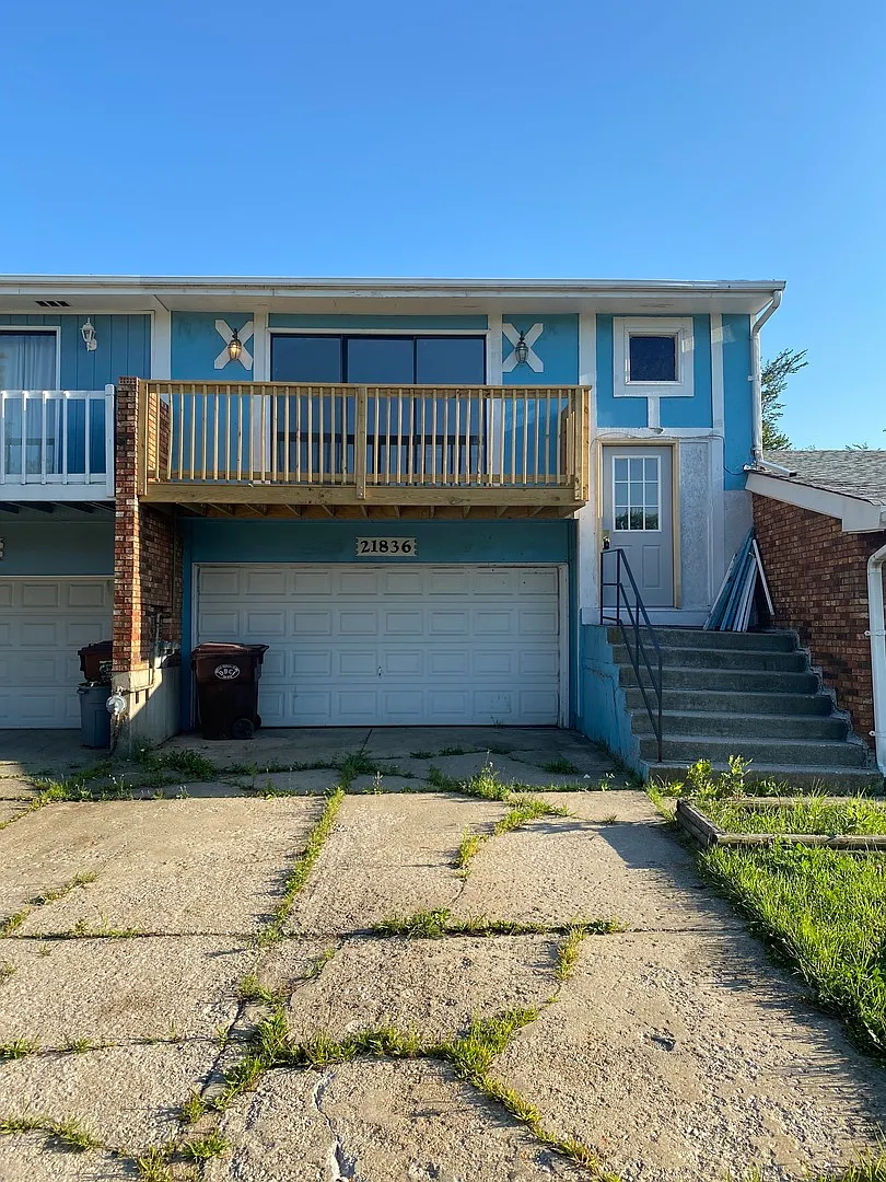 21836 Peterson Ave photo 1