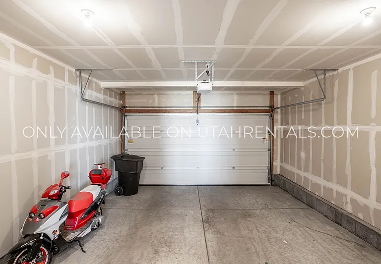 1864 S 460 W — Photo 19