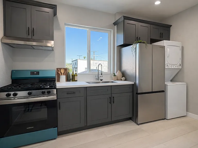 1328 Magnolia Ave — Photo 4