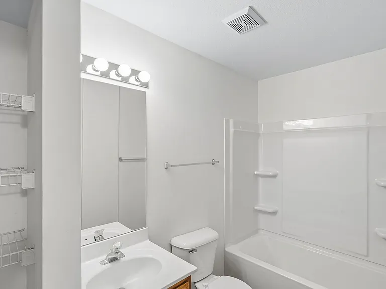 5004-5006 Betty Jean Way — Photo 20