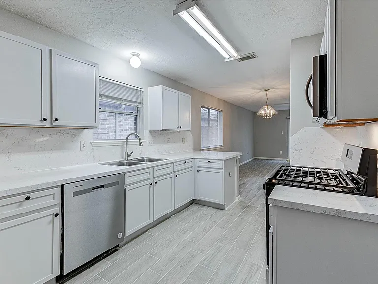 7815 Barnhill Dr — Photo 16