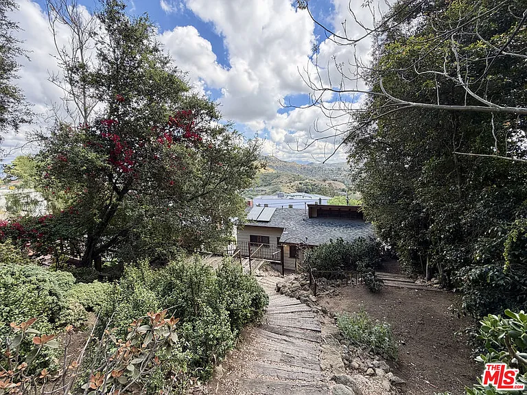6871 Pacific View Dr — Photo 26