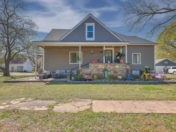 721 E 17th Ave, Winfield, KS 67156