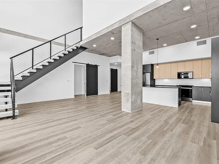 221 Main St N #Penthouse 1612 — Photo 13