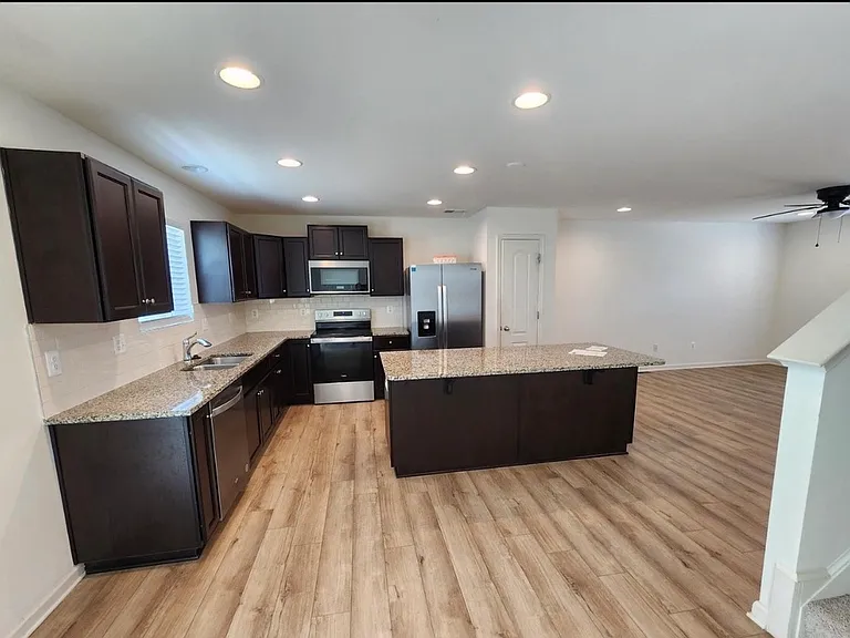 62 Belmont Pl — Photo 4
