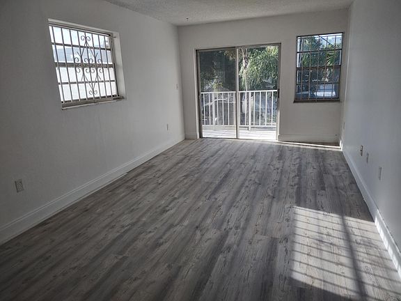 5th image of 140 NW 14th Ave APT 8
