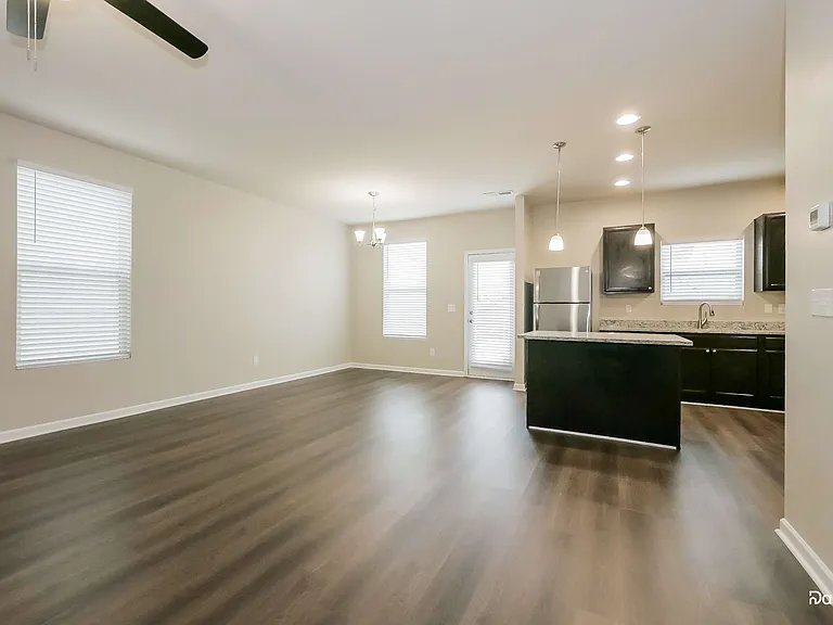 516 Dasheill Ln — Photo 5