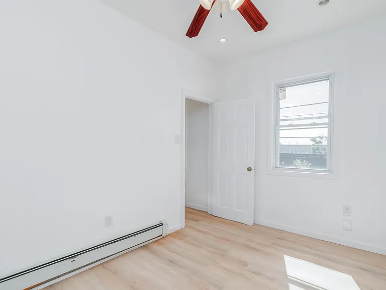 147 Avenue E #3 — Photo 9