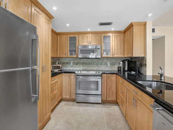 1027 Yarmouth Drive #B, Boca Raton, FL 33434