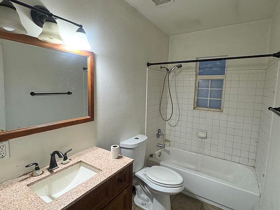 5th image of 126 N HUNT Drive W