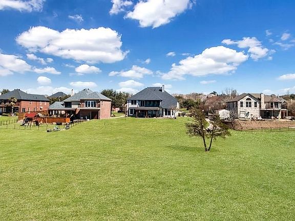4th image of 905 Sunset Hill Dr