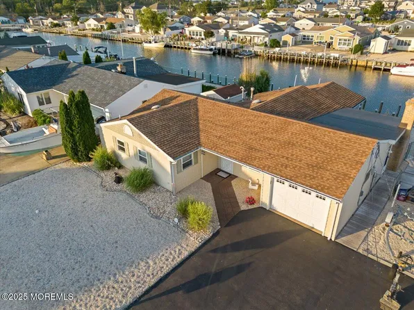 17 Long John Silver Way, Waretown, NJ 08758