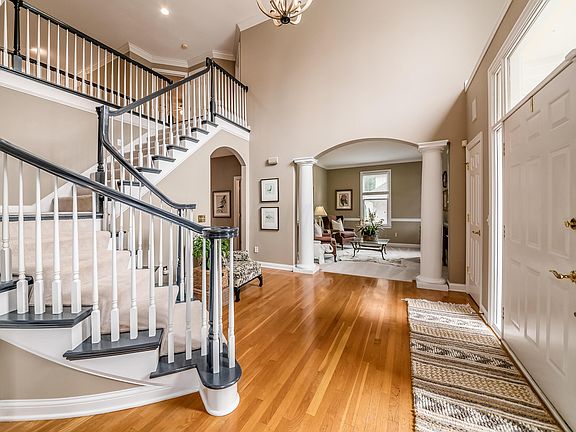 4th image of 198 Aspenknoll Dr