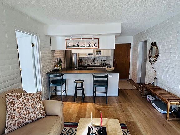5th image of 413 Vine St #413
