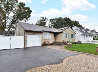 162 Von Huenfeld St, Massapequa Park, NY 11762