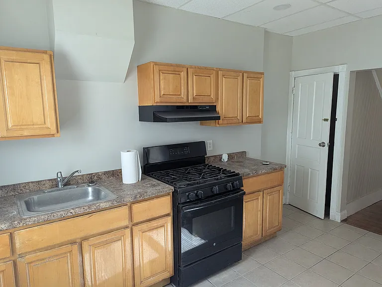 950 N Saint Bernard St — Photo 17