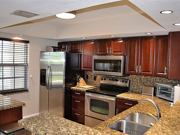 2nd image of 3850 Oaks Clubhouse Drive #405