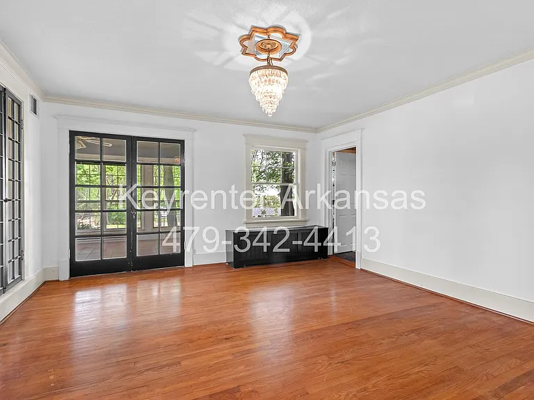255 W Lawson St — Photo 5
