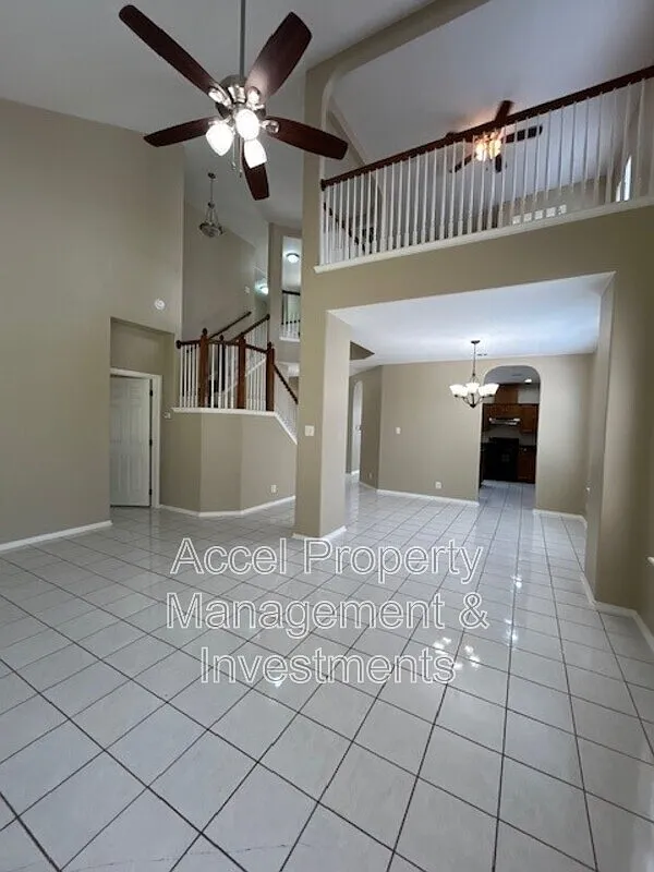 4 bed, 3.5 bath, 2790 sqft, $1,950 — Photo 2