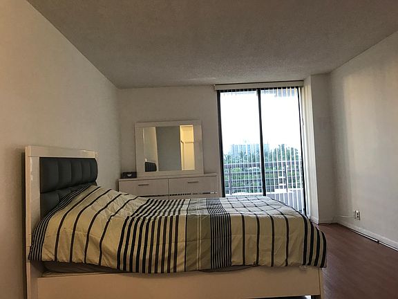 5th image of 3300 NE 191st St APT 618