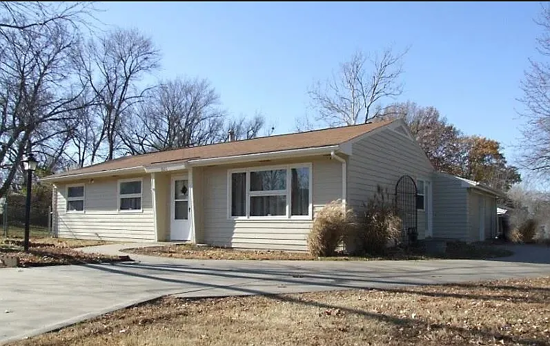 3 bed, 1130 sqft, $1,350 — Photo 1