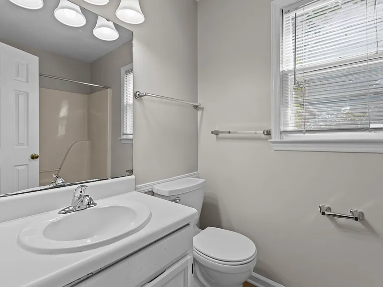 4504 Liverpool Ln — Photo 29