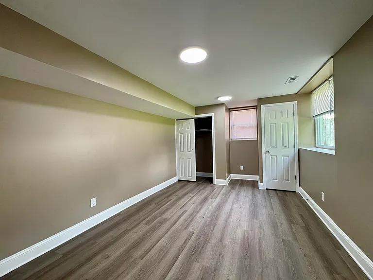 2564 Millbrook Dr — Photo 37