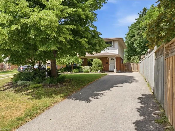 340 Cyrus St, Cambridge, ON N3H 1H3