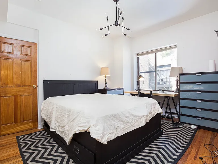 351 E 18th St #1 — Photo 7