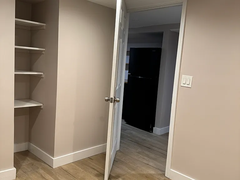 2724 W Rascher Ave — Photo 12