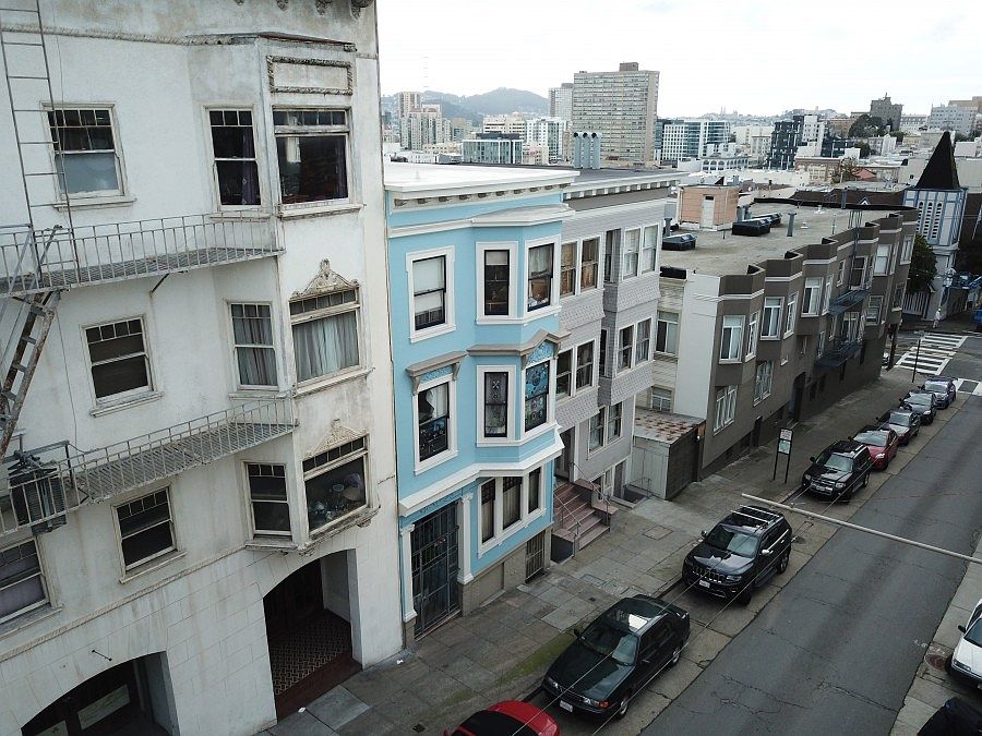 Building Photo 3