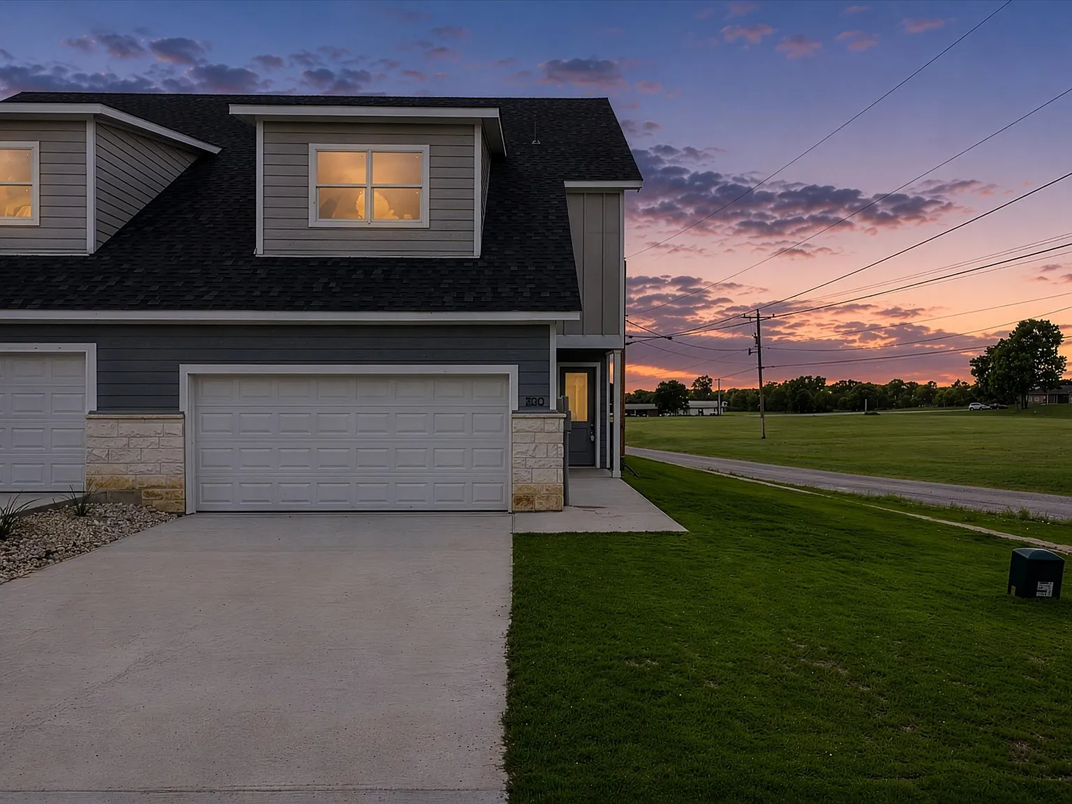 3 bed, 2.5 bath, 1608 sqft, $1,750 — Photo 1