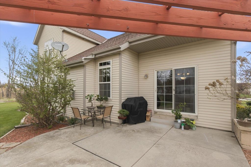 1730 Cinnabar Way, Green Bay, WI - More