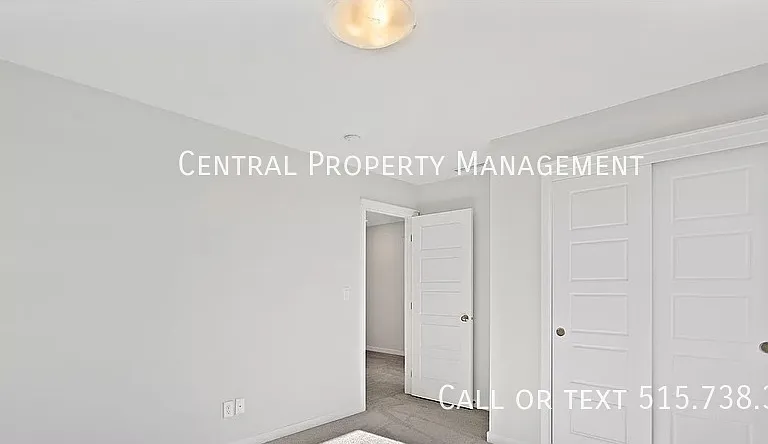 635 NW Williamsburg Ln — Photo 26